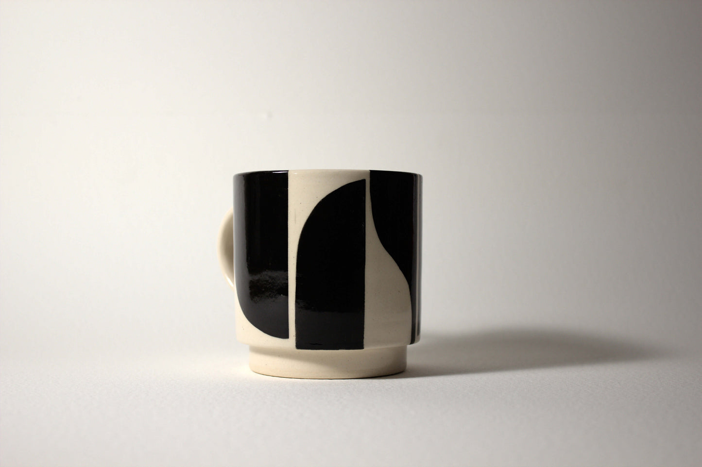 *Seconds* Black Design Mug 3 - Black Interior